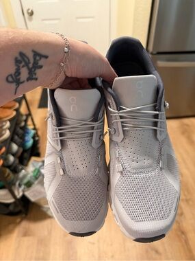 On Running Cloud Women’s Lightweight Gray Running Shoes